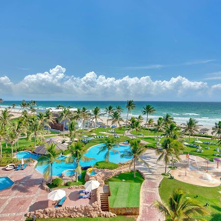 Crowne Plaza Resort Salalah Exterior foto View of the beach at the Hard Rock Hotel