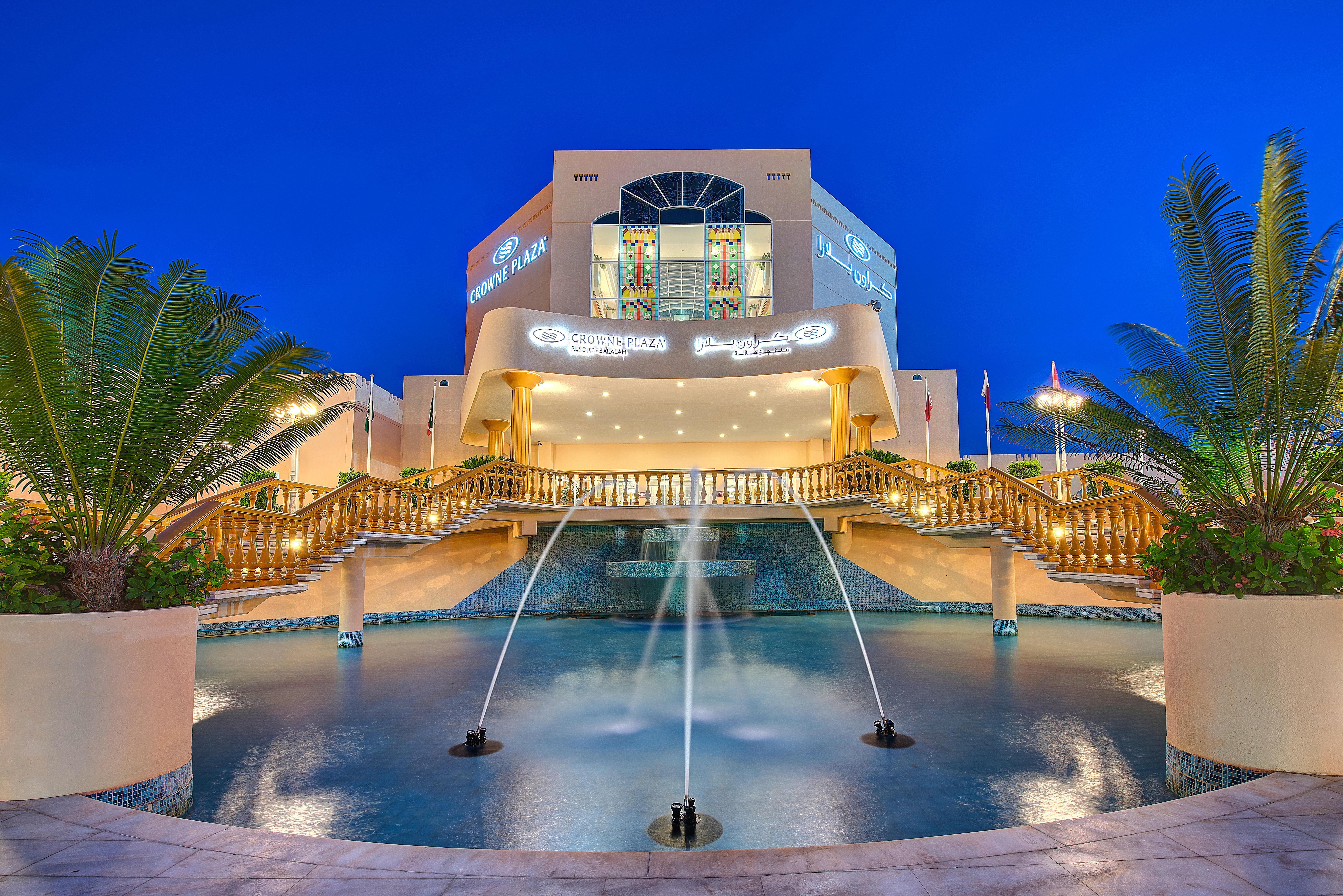 Crowne Plaza Resort Salalah Exterior foto The main entrance of the shopping mall