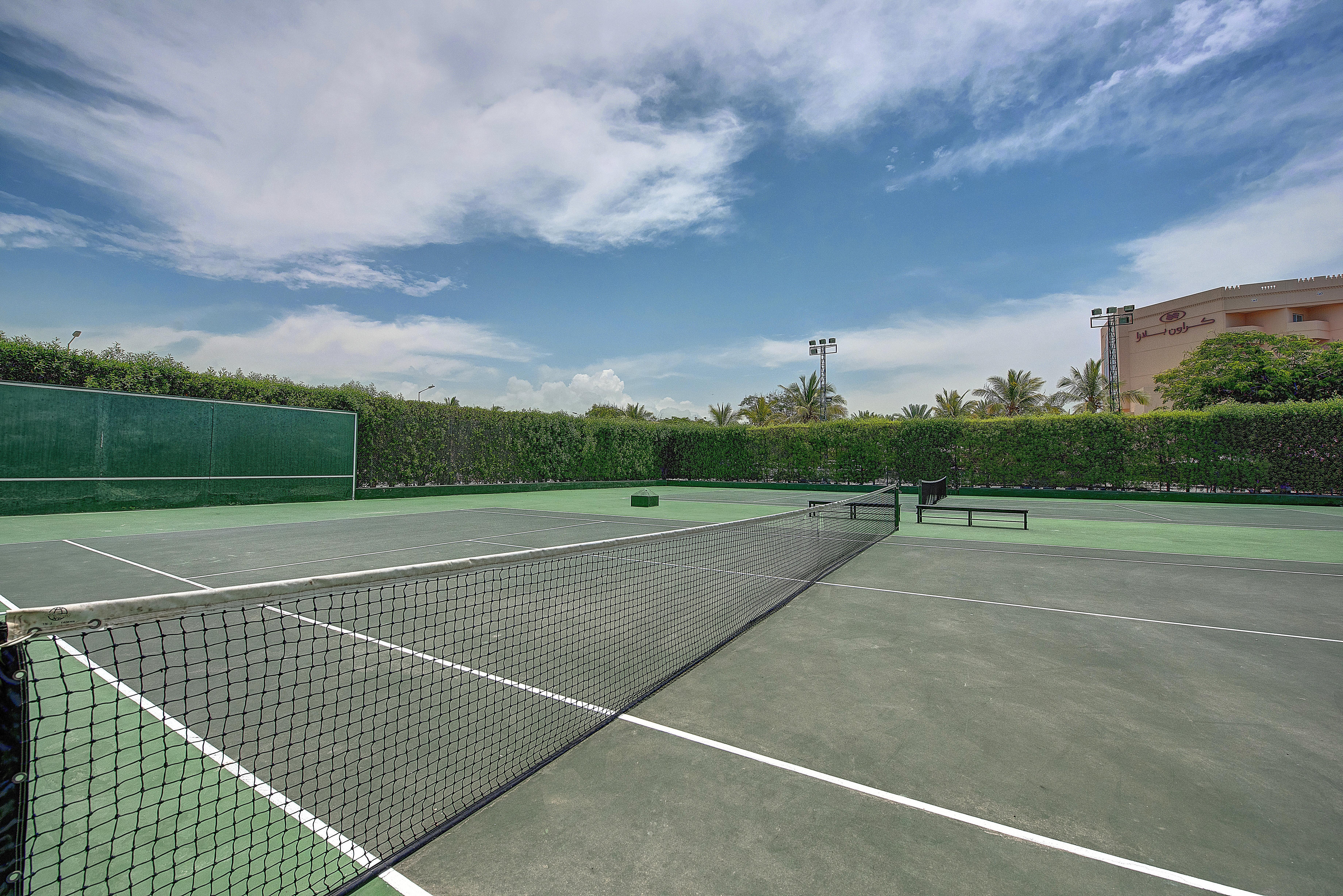 Crowne Plaza Resort Salalah Exterior foto Tennis courts at the Beverly Hills Hotel