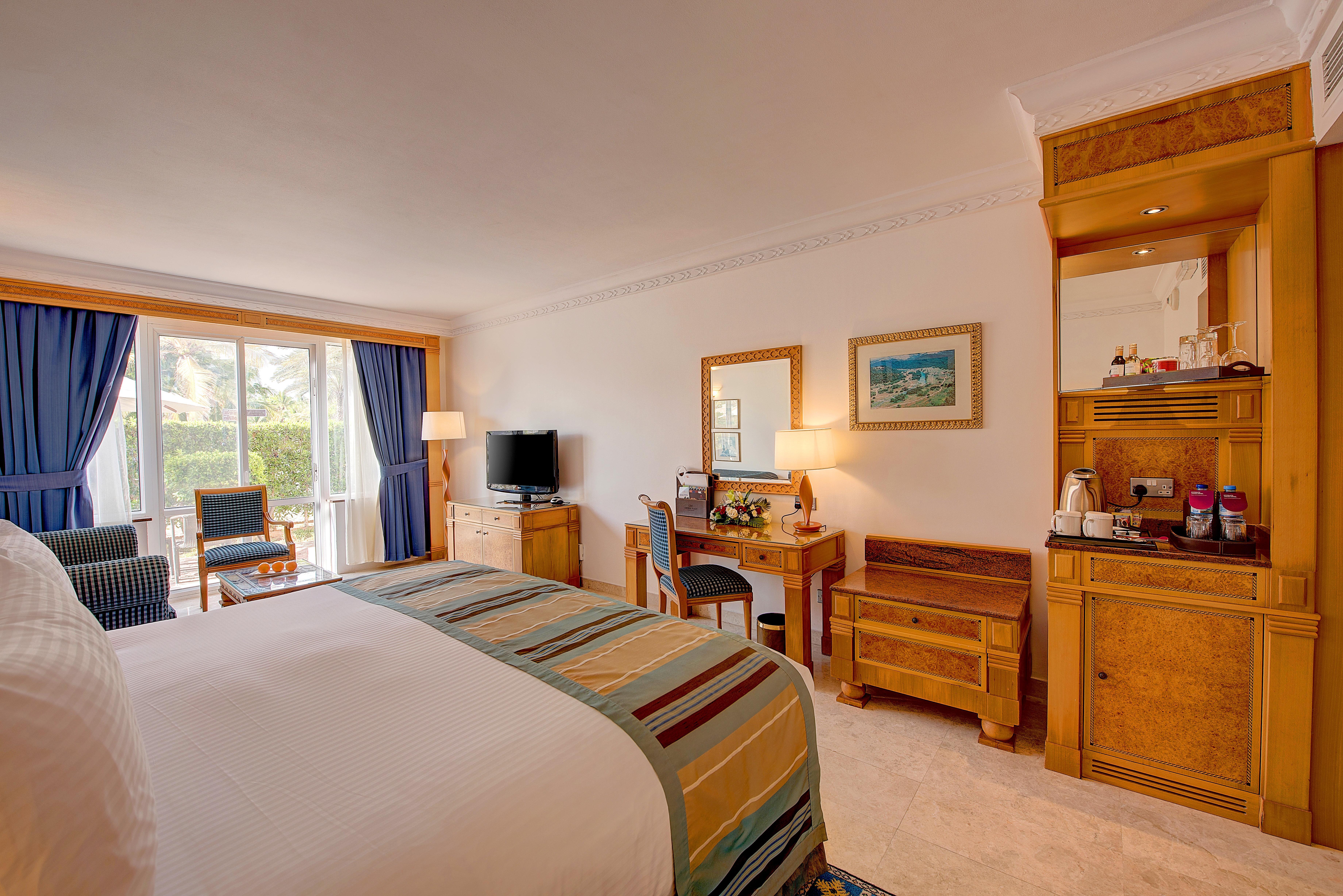 Crowne Plaza Resort Salalah Exterior foto A room at the hotel